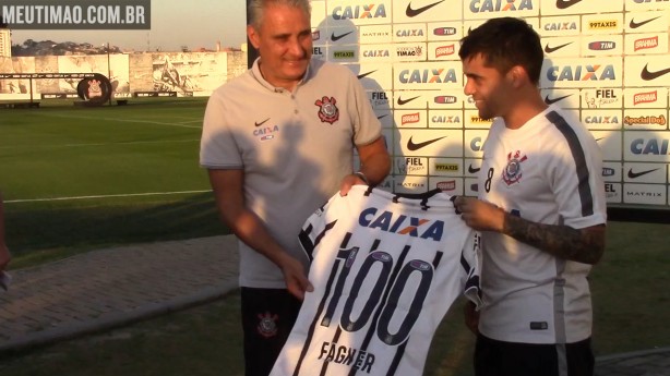 Fagner completou seu 100 jogo com a camisa do Corinthians neste domingo