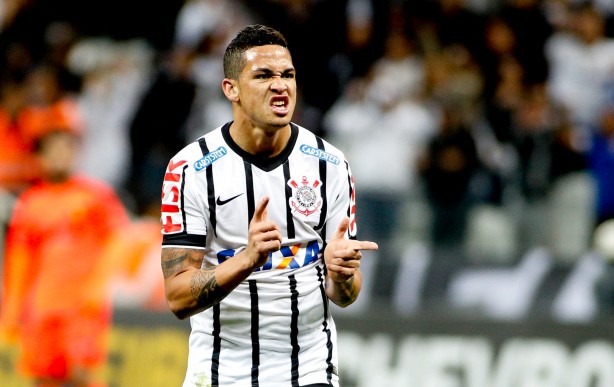 No Brasileiro de 2014, Luciano anotou um dos gols na vitria do Corinthians sobre o Sport