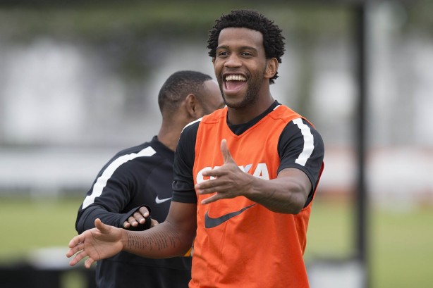 Gil renovou contrato com o Corinthians at dezembro de 2019