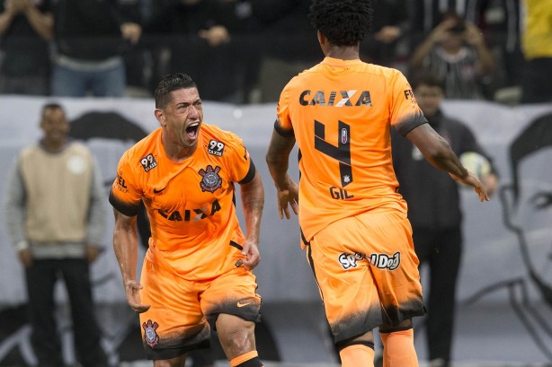 Ralf marcou um dos gols do Corinthians na vitria sobre o Fluminense,na 22 rodada do Brasileiro