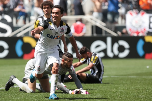 Neste domingo, o Corinthians venceu o Santos por 2 a 0