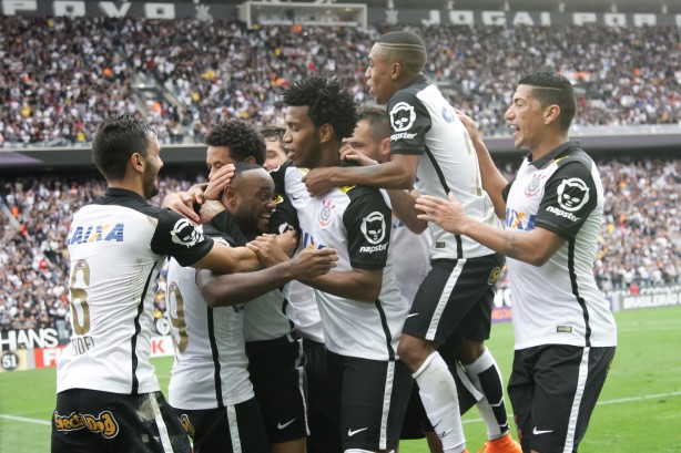 Uendel, recuperado de leso, marcou o segundo gol do Corinthians