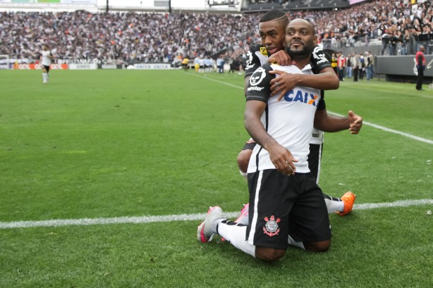 Vagner Love e Malcom marcaram contra o Joinville neste domingo