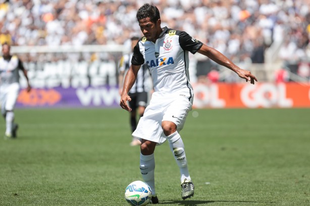 Yago foi um dos destaques do Corinthians contra o Santos