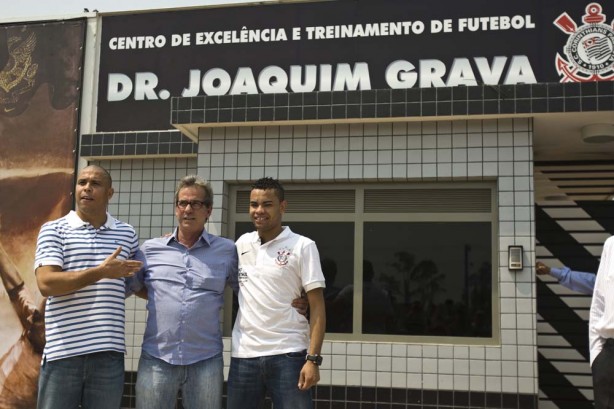 Ronaldo, Joaquim Grava e Dentinho na inaugurao do CT em 2010