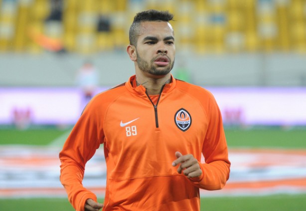Dentinho, ex-Corinthians, joga estar em campo pelo Shakhtar Donetsk nesta quarta