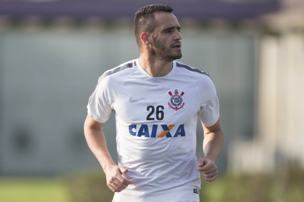 Renato Augusto permanece no Corinthians para 2016