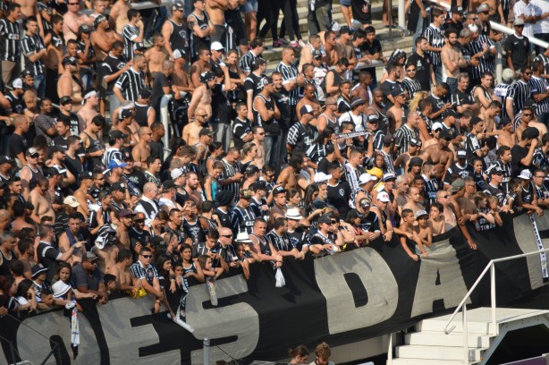 Corinthians ganhou mais de 70 mil scios torcedores em 2015