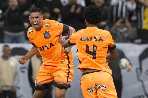 Recordar  viver - Com gol de Ralf, Corinthians bateu o Fluminense na estreia no uniforme laranja, em setembro. Boa, capita!