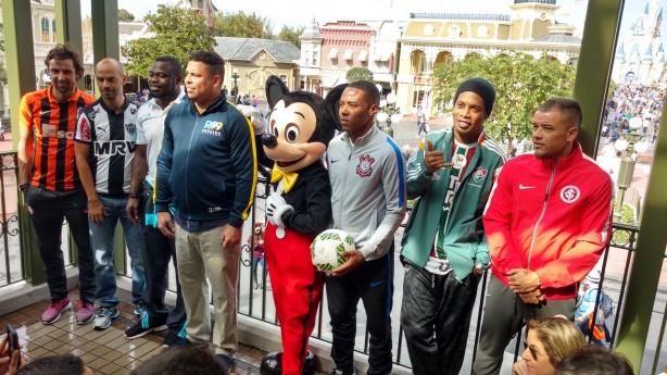Cada clube que participa da Florida Cup levou um jogador como representante para um desfile na Disney