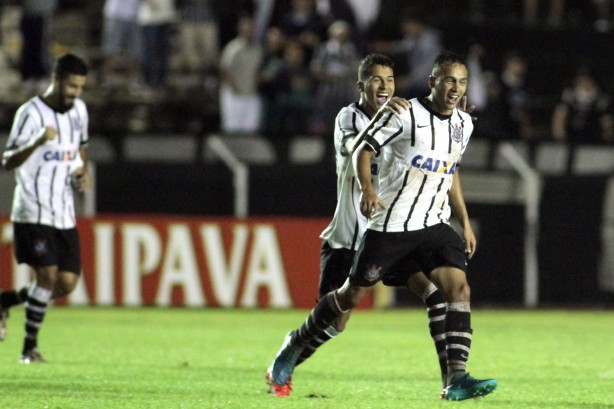 Destaque da equipe sub-20, Maycon marcou seu quinto gol na Copinha
