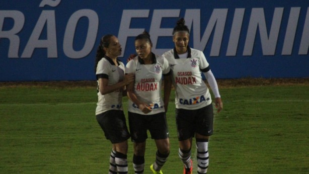 Lideradas pela atacante Chu Santos, meninas do Timo venceram na estreia do Brasileiro