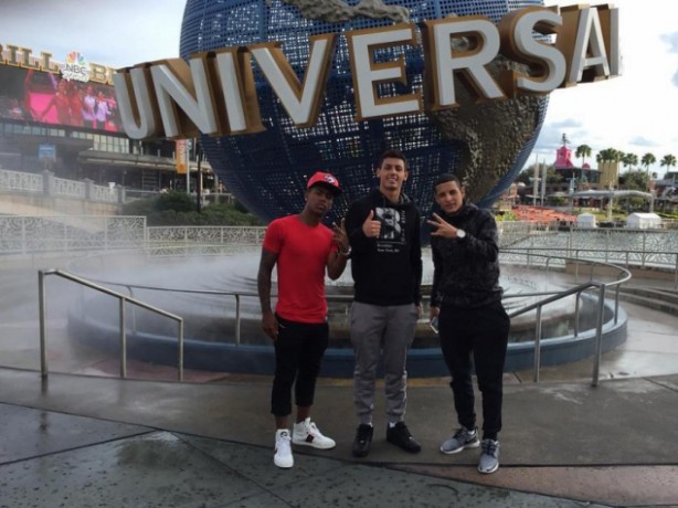 Malcom, Marciel e Arana visitaram um parque temtico em Orlando