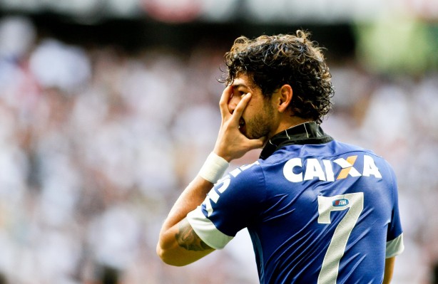 Pato segue causando dor de cabea no Corinthians