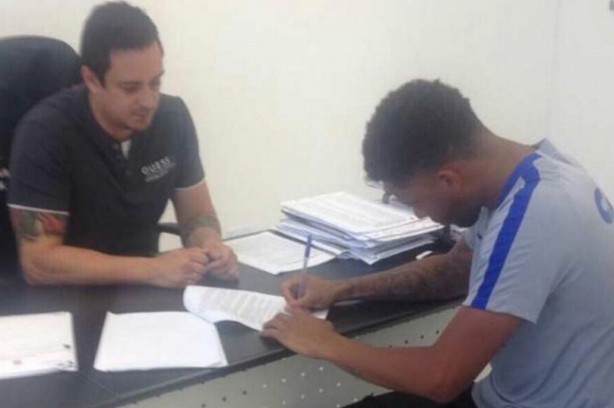 Andr tambm assinou contrato com o Corinthians