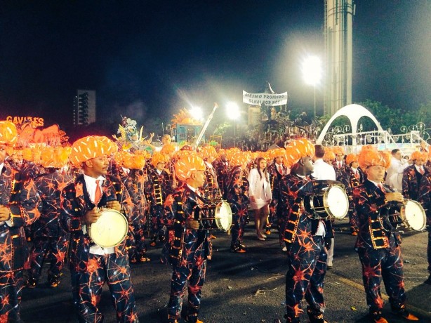 Gavies emocionou a torcida aps um desfile primoroso no Anhembi