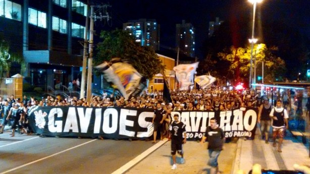 Organizadas do Corinthians se uniram para quarto ato na porta da FPF