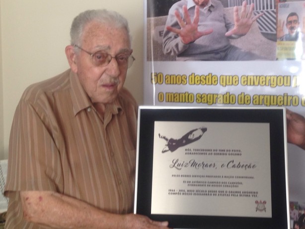 50 anos depois de defender o Corinthians pela ltima vez, Cabeo recebe homenagem