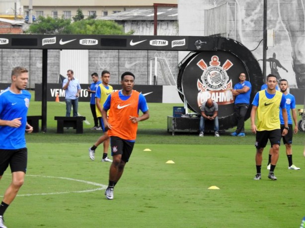 Com retorno de Elias, Corinthians j se preparar para clssico contra o Palmeiras