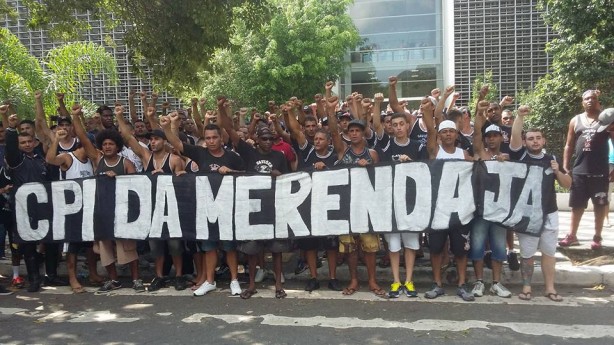 Gavies da Fiel fez protesto em frente  Assembleia Legislativa de SP, da qual Capez  presidente