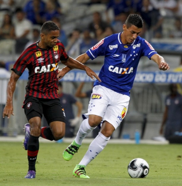 Joia do Timo, Marciel ( direita) teve atuao bastante elogiada por torcedores do Cruzeiro