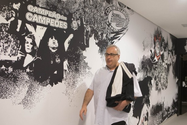 Roberto de Andrade esteve na Arena e assistiu  goleada do Corinthians sobre o Linense