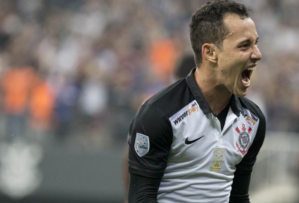 Rodriguinho renovou por uma temporada com o Corinthians