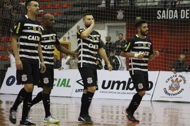 Corinthians deu mais um passo rumo ao ttulo da Liga Paulista de Futsal