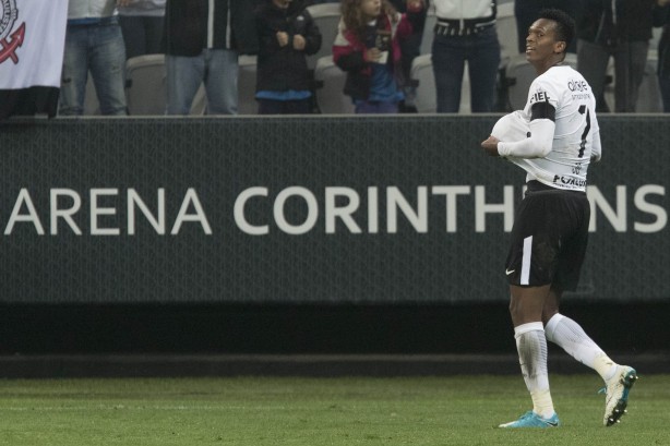 J marcou o segundo gol do Corinthians contra o Santos