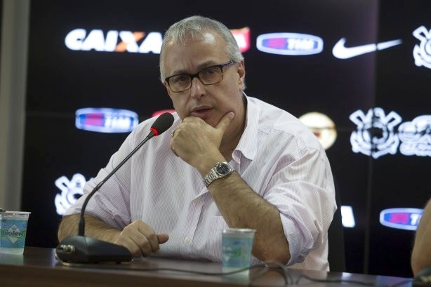 Presidente do Corinthians, Roberto de Andrade disse no negociar com Henrique Dourado
