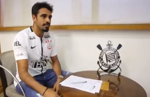 Jnior Dutra assinou com o Corinthians na ltima quinta-feira