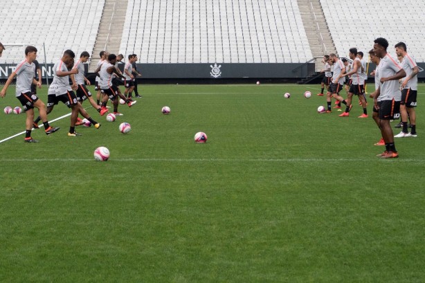 Mudanas de Carille foram testadas em treino desta segunda na Arena Corinthians