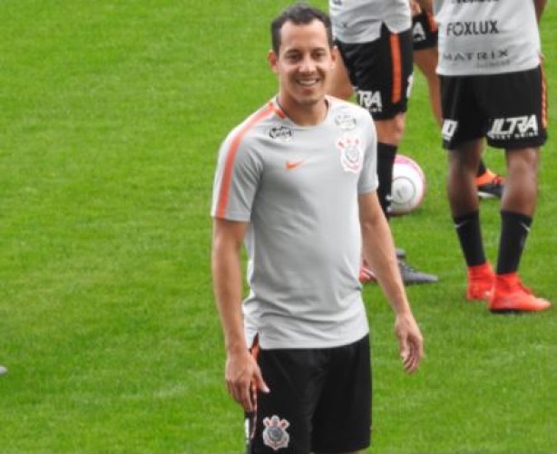 Rodriguinho se sentiu em casa no treino desta segunda na Arena Corinthians