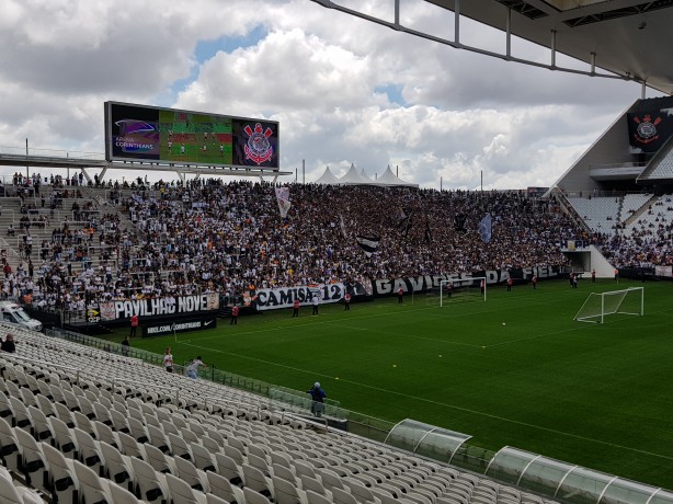 Mais de 12 mil foram  Arena Corinthians nesta sexta-feira