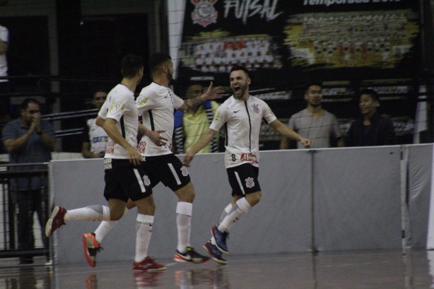 Equipe de futsal do Timo  lder isolada da Liga Paulista de Futsal