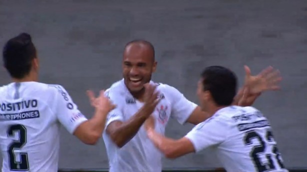 Roger fez seu primeiro gol pelo Corinthians em Recife