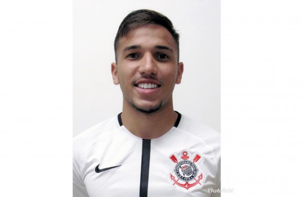 Joo Celeri assinou contrato com o Corinthians na ltima quarta-feira