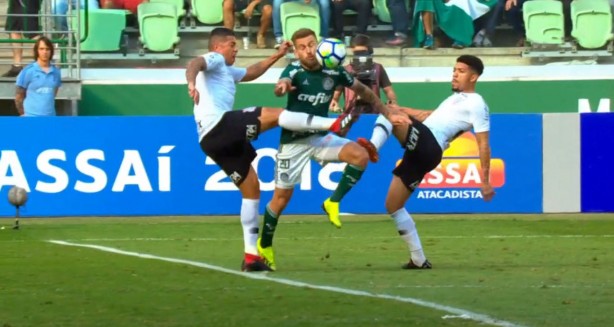 Corinthians adotou postura excessivamente defensiva diante do Palmeiras