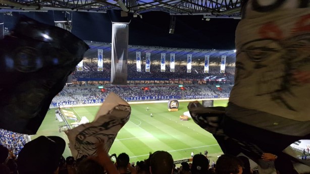 Torcida do Corinthians fez bela festa no Mineiro na primeira final da Copa do Brasil