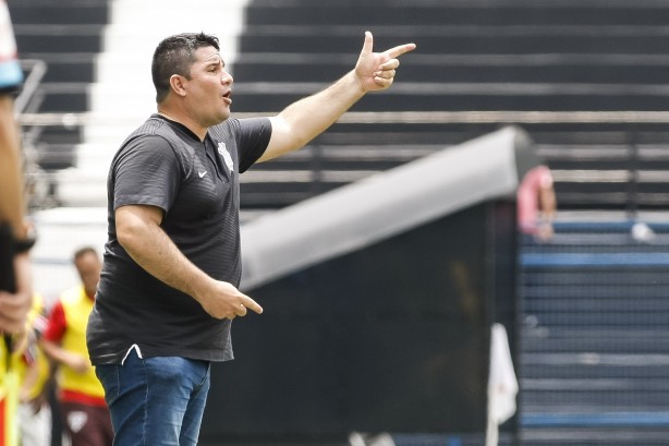 Eduardo Barroca est no Sub-20 do Corinthians h sete meses