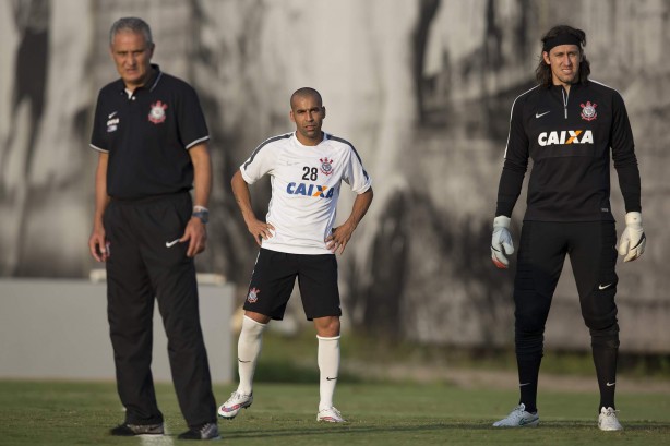 Cssio e Sheik, ao lado de Tite, ajudaram o Corinthians a conquistar a Libertadores de 2012