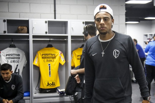 Gustavo retornou ao Corinthians neste domingo contra o Athletico aps quase um ms fora