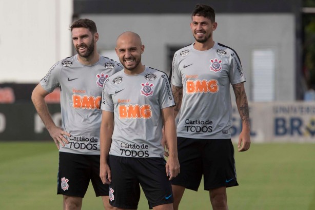 Corinthians voltou a treinar apenas com os reservas em campo
