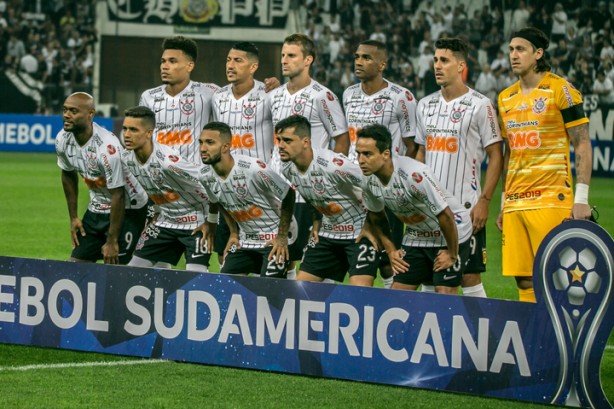Corinthians venceu o Lara por 2 a 0 em Itaquera