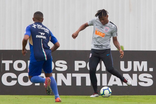 Matheus Jesus fez o nico gol do Corinthians no jogo-treino