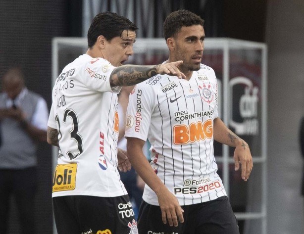 Fagner gostou do desempenho do Corinthians contra o Flamengo