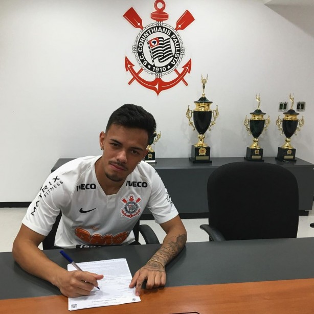 Kelvin assinou contrato de emprstimo com o Corinthians por duas temporadas