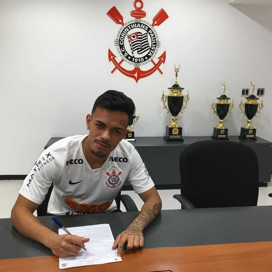 Kelvin Moreira assinou com o Corinthians em agosto, mas estreou apenas nesta quarta-feira