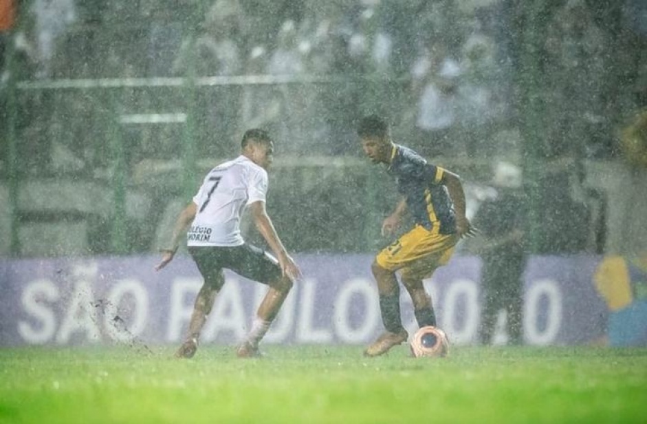 Corinthians acerta contratao do atacante Arlan Pedro, de 15 anos