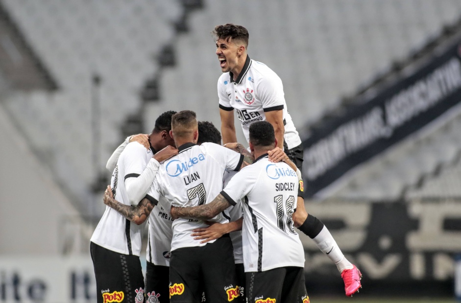 O Corinthians enfrenta o Palmeiras em busca do tetracampeonato paulista
